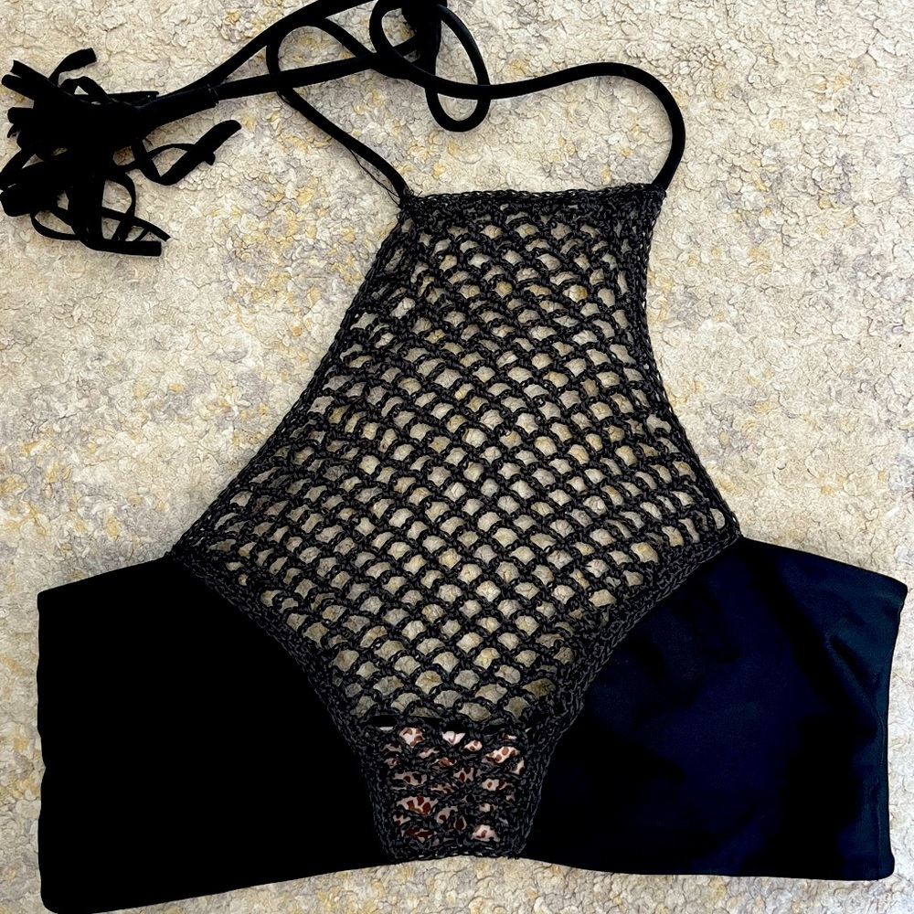 Acacia top
